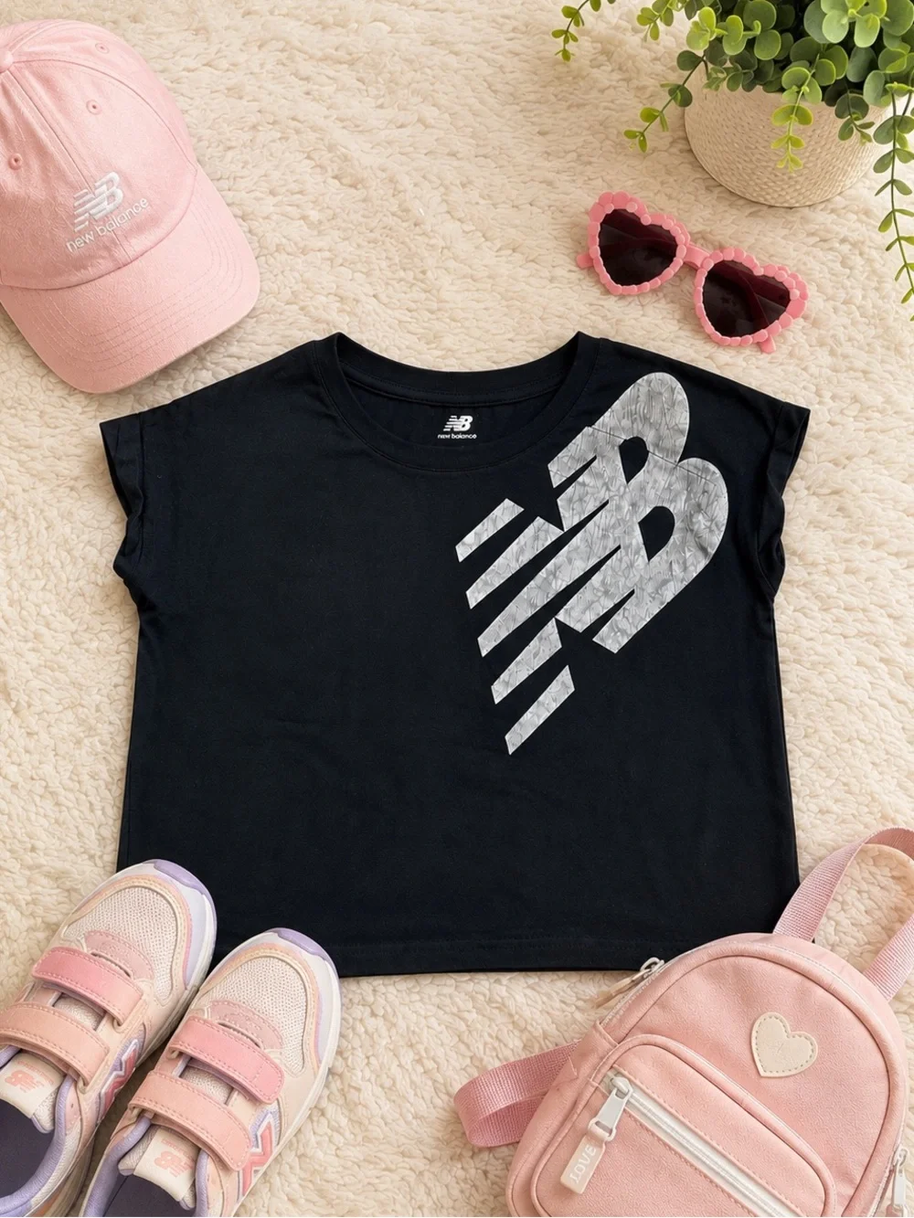 New Balance Kids Black Silver Logo Short Sleeve Tee Size L 14/16